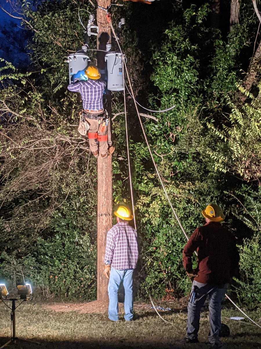 KeciaForehand's tweet photo. Climbing them poles- gotta have what it takes  @wccdothan @WFDWallace @ACCS_Education @sealaworks https://t.co/jvMe4OPdT0
