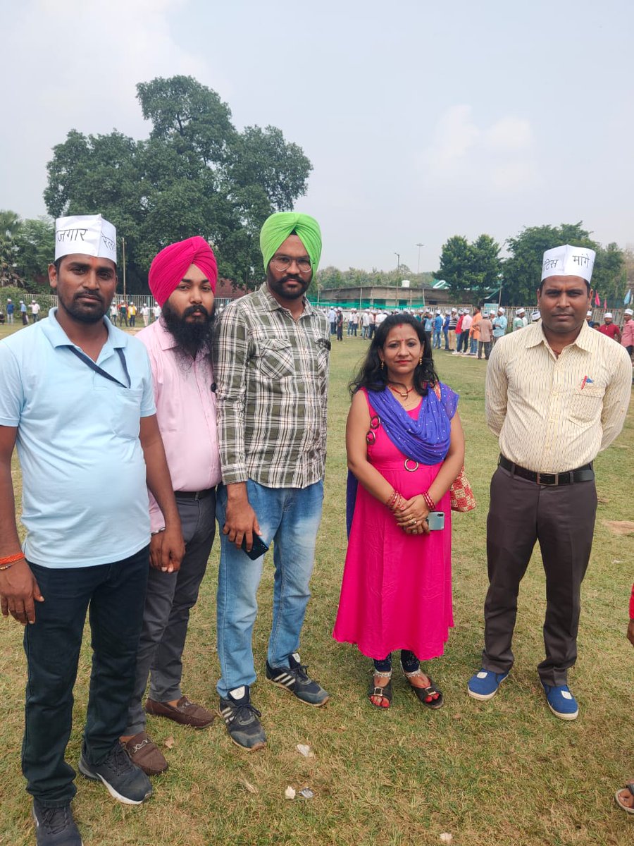 PRADIPK41655713's tweet photo. मेहनत किया हूं रेल में, अब मत गवाओं सर हमारा कीमती समय खेल में, हम भी दिए जलाएंगे तेल में, जब पक्की नौकरी होगी रेल में। 
@ShivaGopalMish1  @AIRAAAOFFICIAL @AshwiniVaishnaw
@PMOIndia 
@AIRAAAOFFICIAL3 
@AIRF_COMMS 
@CRrailway https://t.co/xCkjC1hymI