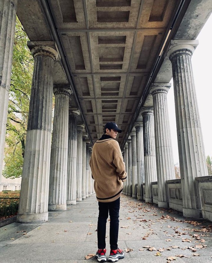 PicsJaehyeong's tweet photo. 🏛

#이재형 #Jaehyeong #TheRose #TheRoseSound #LeeJaehyeong https://t.co/66qOkAuplE