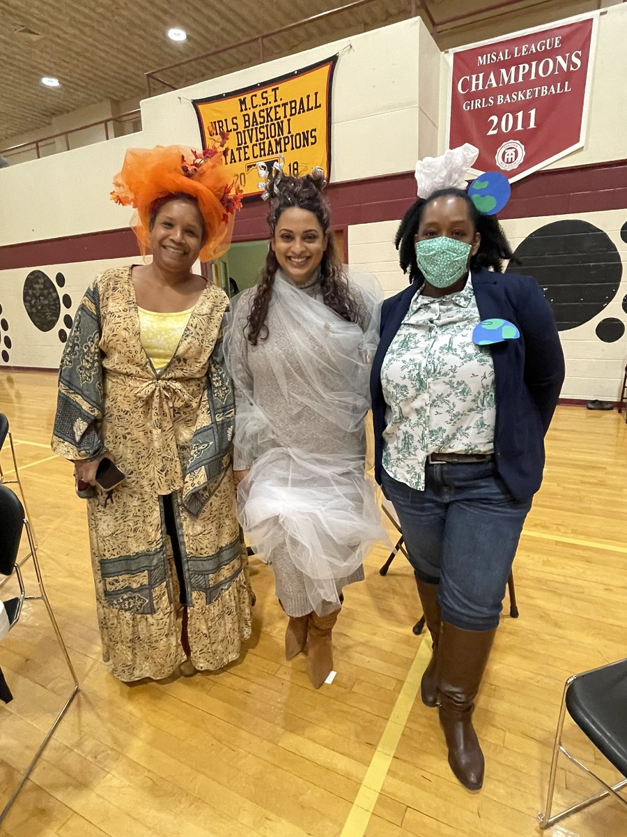 TAPrincipal's tweet photo. Day 3 of Spirit Week is Music Artist Day!! We had guest appearances by Earth, Wind, and Fire, Kris Kross, Virtue and friends. #TATakeover https://t.co/hum5Mpy2VO