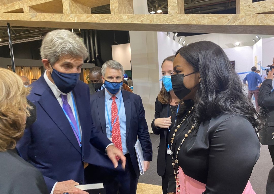 duda_zoghbi's tweet photo. Some highlights of the finance day at #COP26 @ClimateEnvoy @JohnKerry at the #SDG7 pavilion and @JeffDSachs at the @EUROCLIMA_UE_AL pavilion. #ColumbiaCOP @SEforALLorg @ColumbiaUEnergy @Columbia @columbiaclimate #FinanceAdaptation #FinanceEnergyAcess #ClimateJusticeNow https://t.co/mlTSM2piGJ