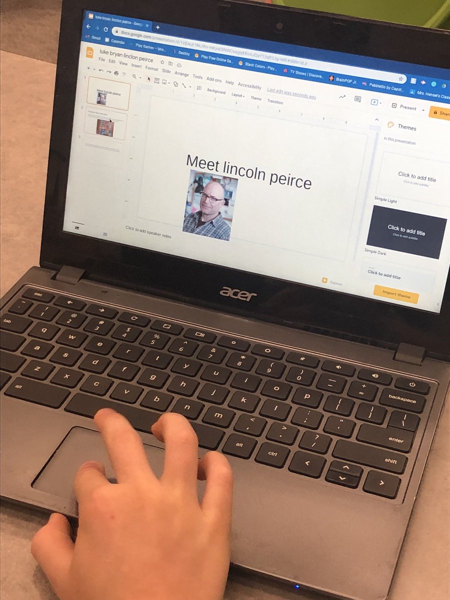 BaileyESlibrary's tweet photo. Did you know November 1st was national author day!? Grades 3-5 have been working on their Google Slides and technology skills along with typing to create a Google Slideshow about their favorite author! #research #googleslides #teachingtechnology #applyingtypingskills https://t.co/4AlDiCFIVs