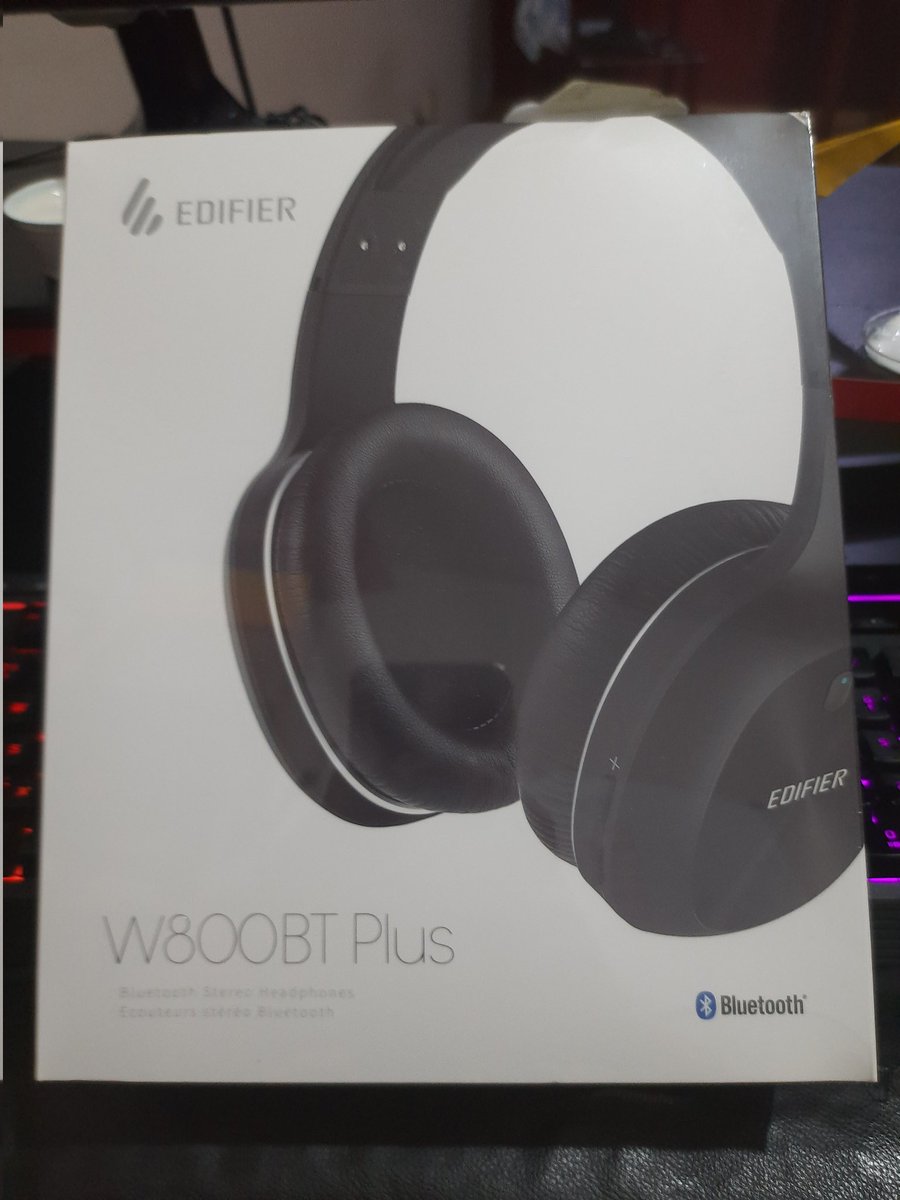 pokemaobr's tweet photo. E esse é o prêmio que vamos sortear na live. Um fone sem fio da Edifier. Muito obrigado @evlymn pelo presente. Cola lá galera https://t.co/AMCUnQqXiM https://t.co/Rxp28UZNjf