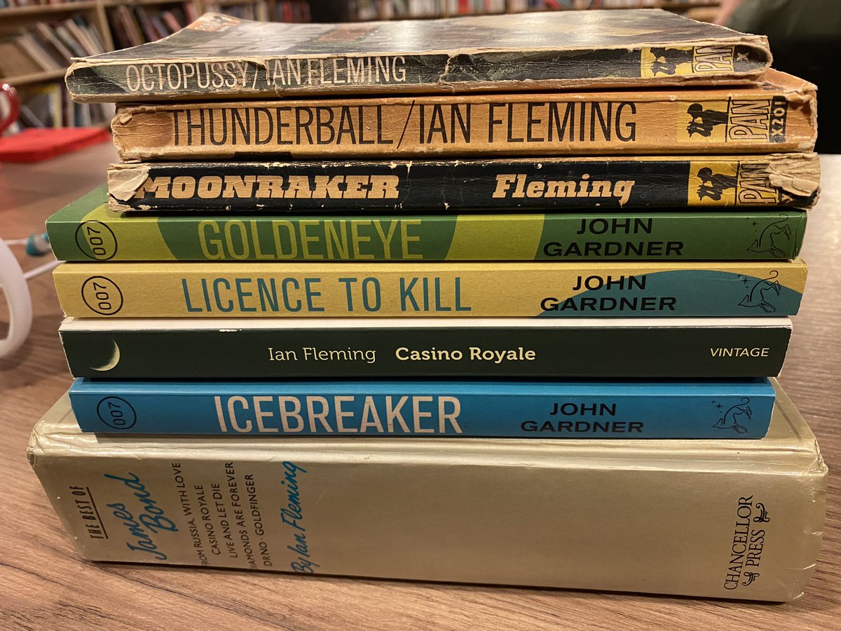 Big Comfy Bookshop tweet media