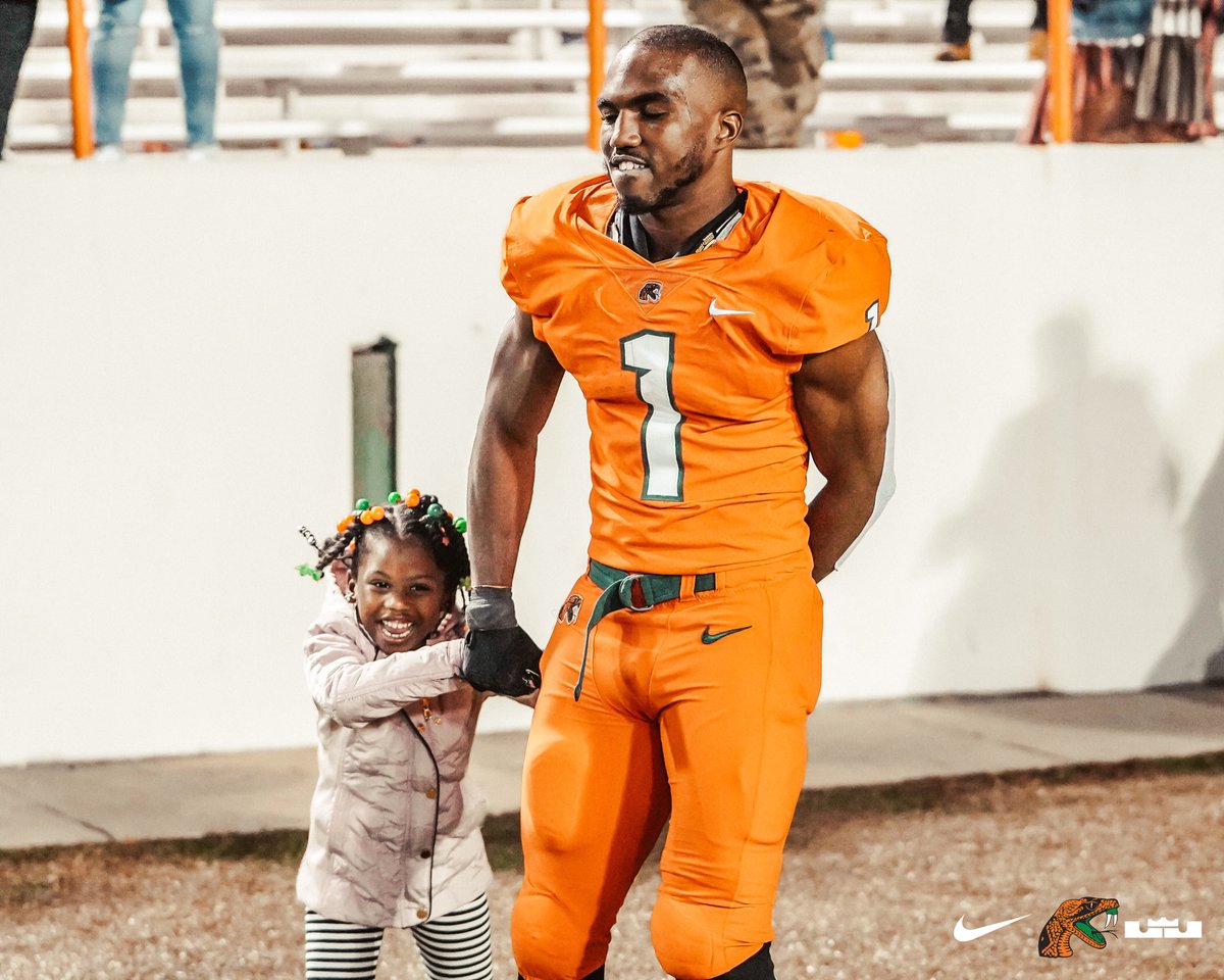 OhyeaIdiddat_'s tweet photo. Being a father is my greatest accomplishment ❤️🖤 https://t.co/Wcz9yWwzGc