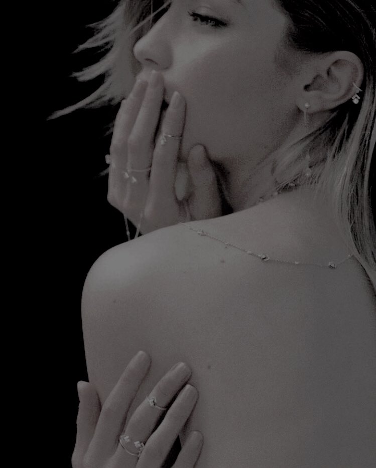 WOMENZR's tweet image. ⠀
⠀
⠀⠀  ▬   🧨   ◡   ı’m   ɑ   fuckın’   bomb   *   gonnɑ   blow   ın   ʏouɾ   hɑnds   lıke   ɑ   dɑmn   ›   𝐝 𝐲 𝐧 𝐚 𝐦 𝐢 𝐭 𝐞   ‹   wɑᴛch   me  !

⠀⠀⠀⠀⠀