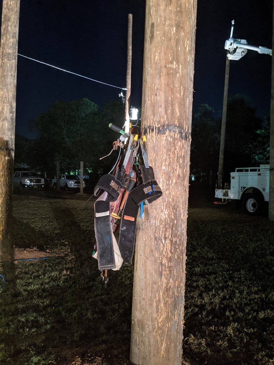 KeciaForehand's tweet photo. Tools of the trade....lineman life @wccdothan @WFDWallace https://t.co/bWwdAQXtMP