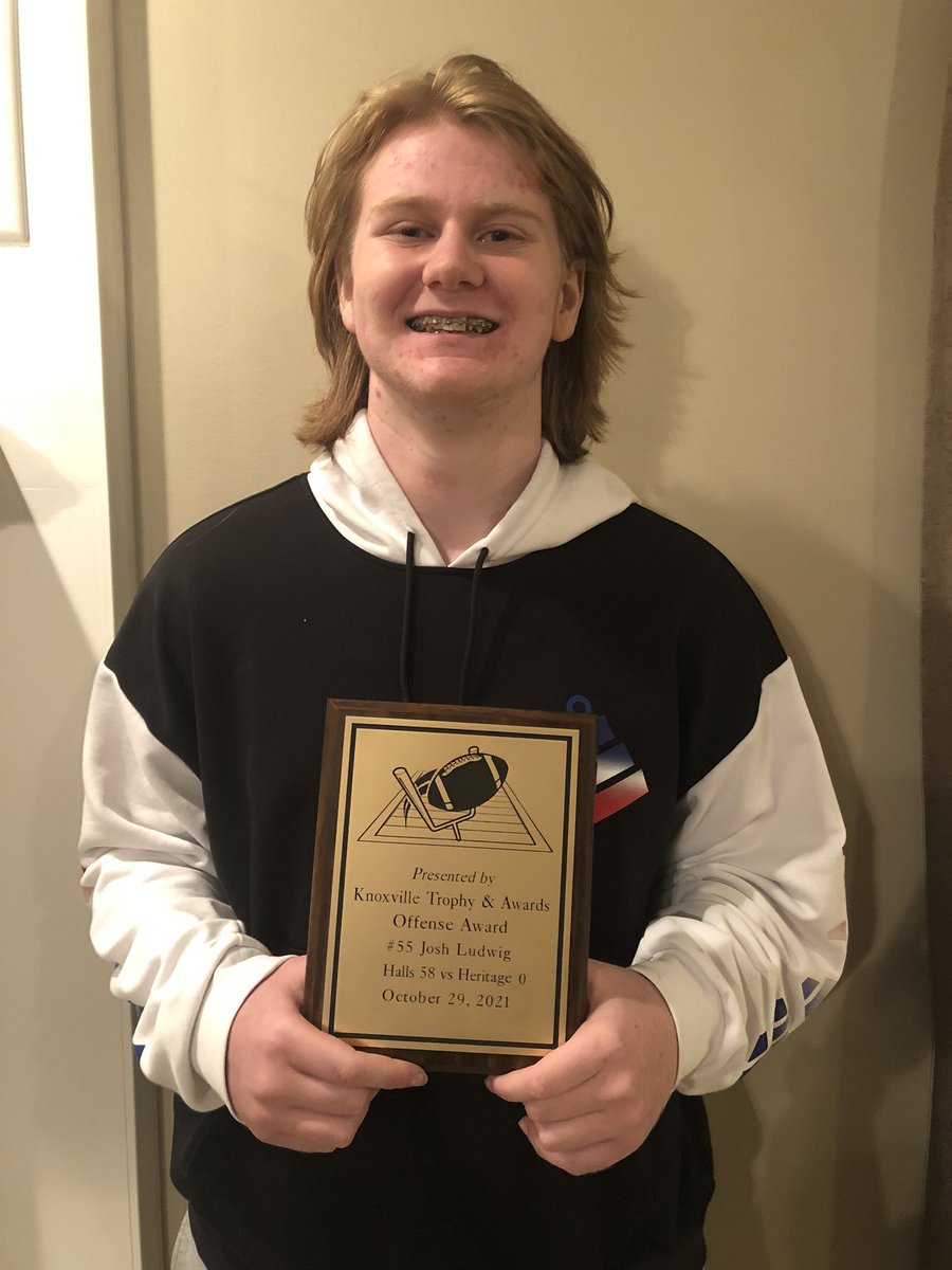 HallsRedDevils's tweet photo. A little love to the hogs. Josh Ludwig our offensive player of the week. Enjoy that Marcos pizza and share it with your fellow hogs. https://t.co/YNqIiYl0XN