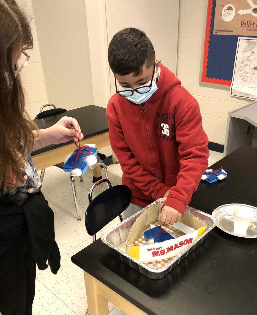 Krueger5134's tweet photo. Ss did a fantastic job containing & cleaning up a mock oil spill! 🌎 💧 #engineersintraining @MosaMack https://t.co/L78KfiEOcA