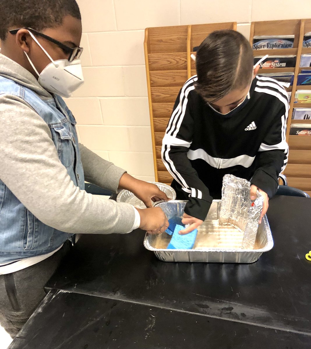 Krueger5134's tweet photo. Ss did a fantastic job containing & cleaning up a mock oil spill! 🌎 💧 #engineersintraining @MosaMack https://t.co/L78KfiEOcA