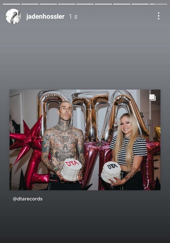 Lbsforever42's tweet photo. @PortalJxdn avisa que vai rolar Avril FT jaden e Travis Barker https://t.co/0X9gTbvunU