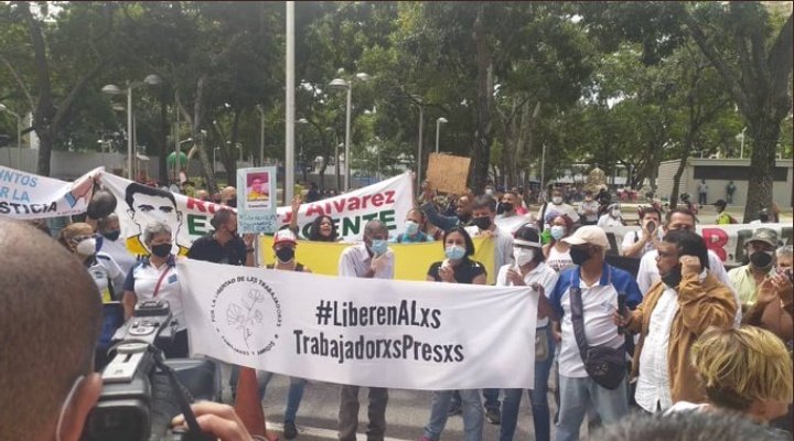 ticaRevolucion1's tweet photo. Hoy se dió un día de lucha por la justicia y la libertad de los trabajadores injustamente detenidos.
#SiSeViolanDDHH https://t.co/CVECqgfrGm