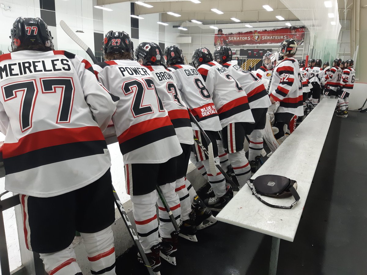 HodgsonPhotogr1's tweet photo. Getting ready for puck drop. @jr67saaa07 https://t.co/UpsXP46kvF