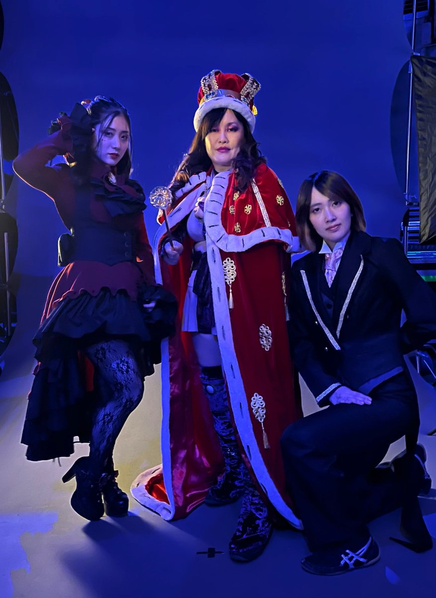 EmiSakura_gtmv's tweet photo. It Starts Now, We Are
𝓚𝓲𝓵𝓵𝓮𝓻 𝓠𝓾𝓮𝓮𝓷𝓼
@lulupencil_gtmv @Mei_gtmv
#KillerQueens #EmiTakesAEW
@AEW #AEW https://t.co/ZPCMjQDJ4x