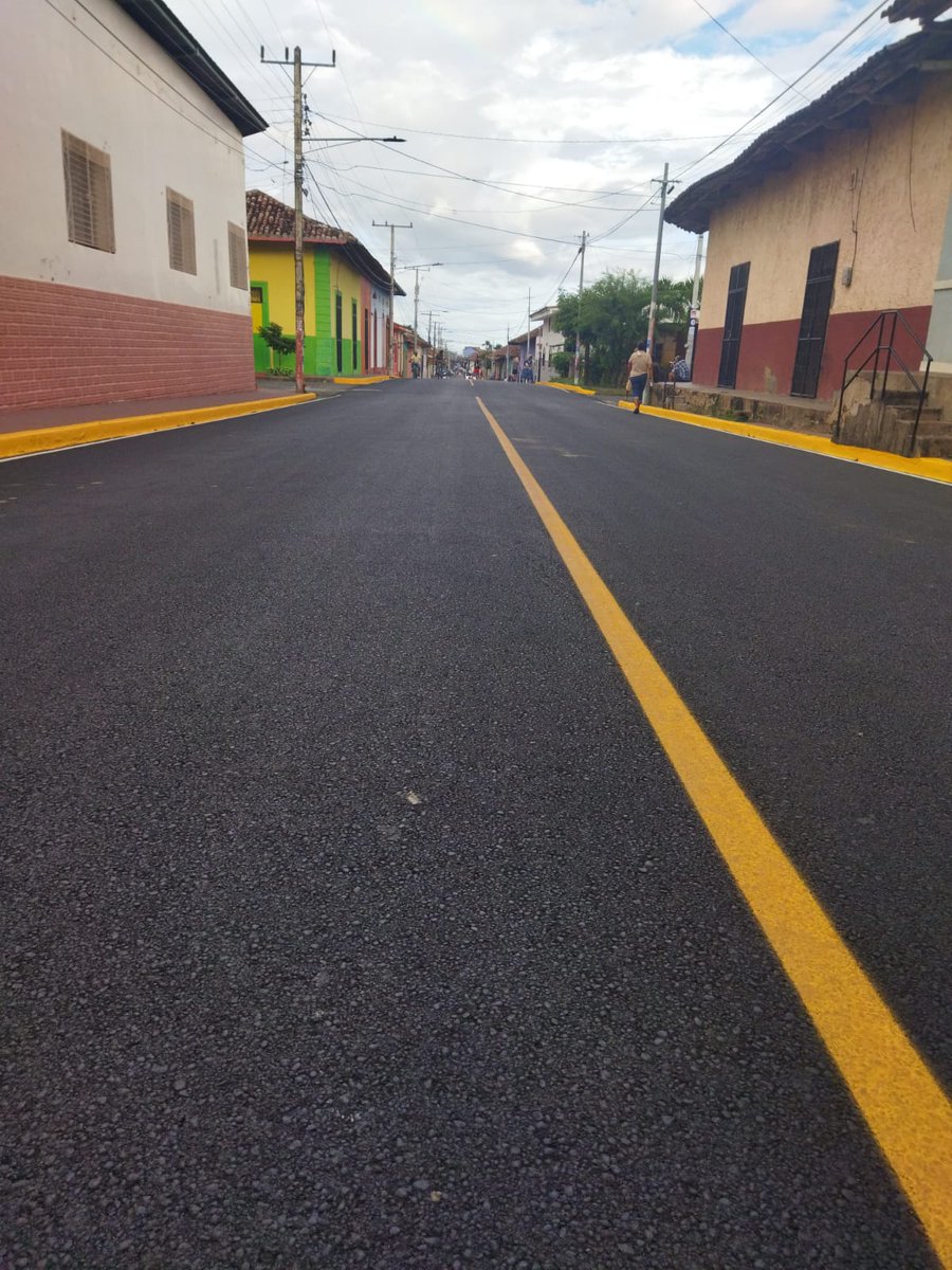 RManifiesto's tweet photo. Calles para el pueblo ❤🖤 
Alcaldía de Granada continua con el mejoramiento de las calles de la ciudad, esta vez inauguran recarpeteo de calle la libertad.

#A4DiasDeLaVictoria
#ElManifiestoPlus 
#NoviembreVictorioso https://t.co/0ddGRrKixh