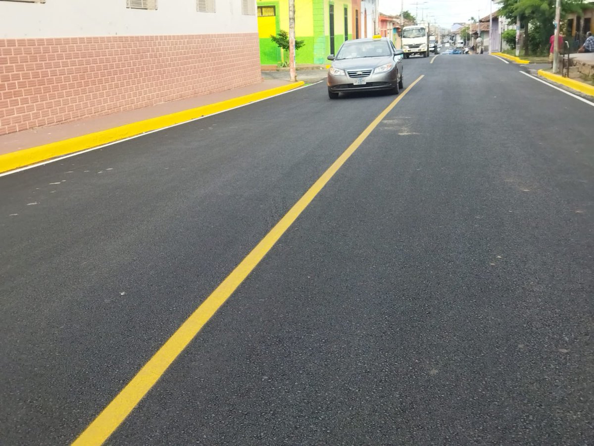 Calles para el pueblo ❤🖤 
Alcaldía de Granada continua con el mejoramiento de las calles de la ciudad, esta vez inauguran recarpeteo de calle la libertad.

#A4DiasDeLaVictoria
#ElManifiestoPlus 
#NoviembreVictorioso