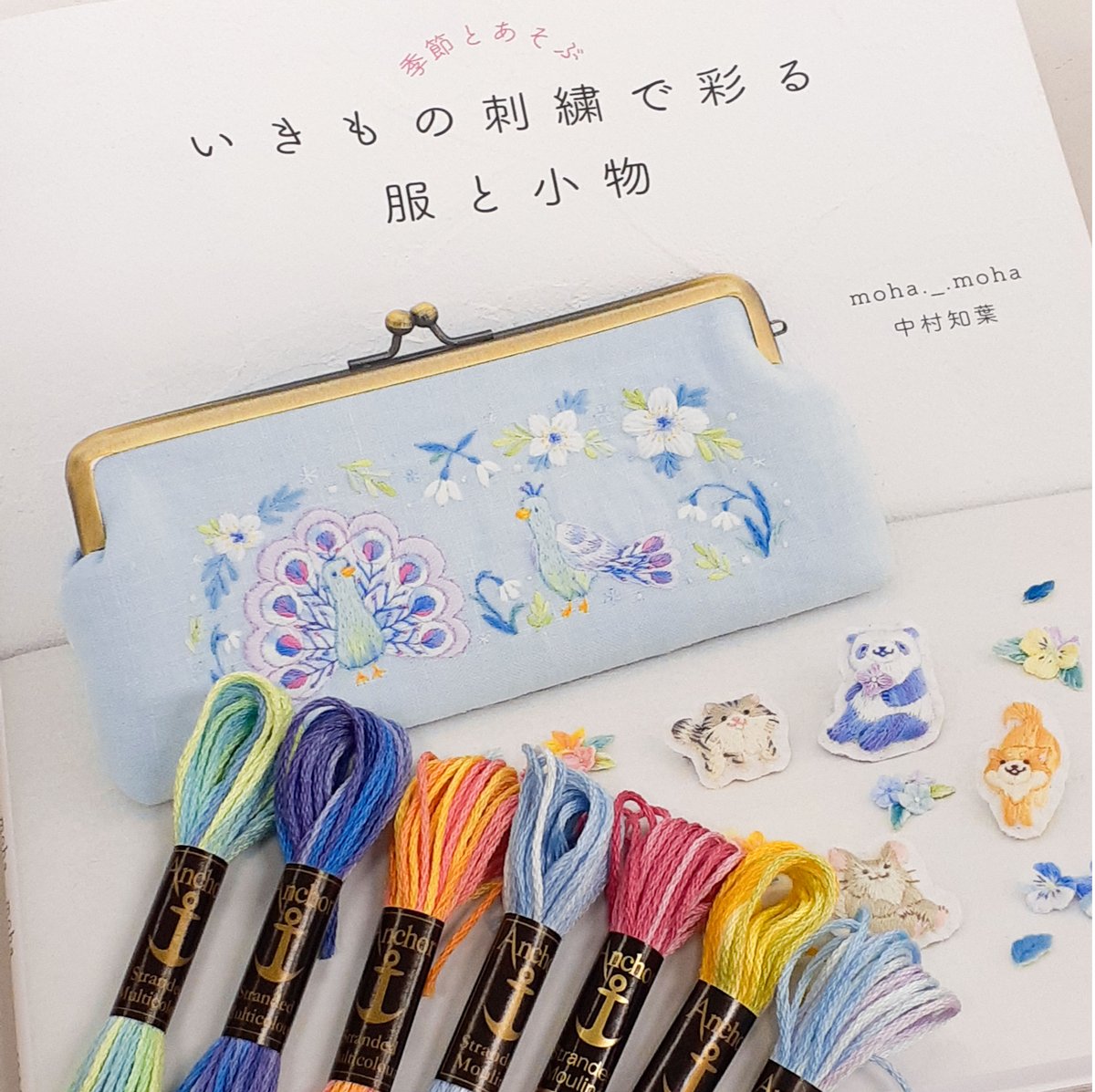 激安価格の 黒、金のラメ入りの地に金と紅の刺繍 振袖