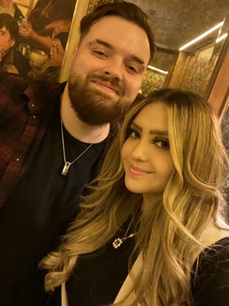 arigameplays's tweet photo. Cenita 10/10, un placer conocerte🖤 @IbaiLlanos https://t.co/B8H0i6zeL7
