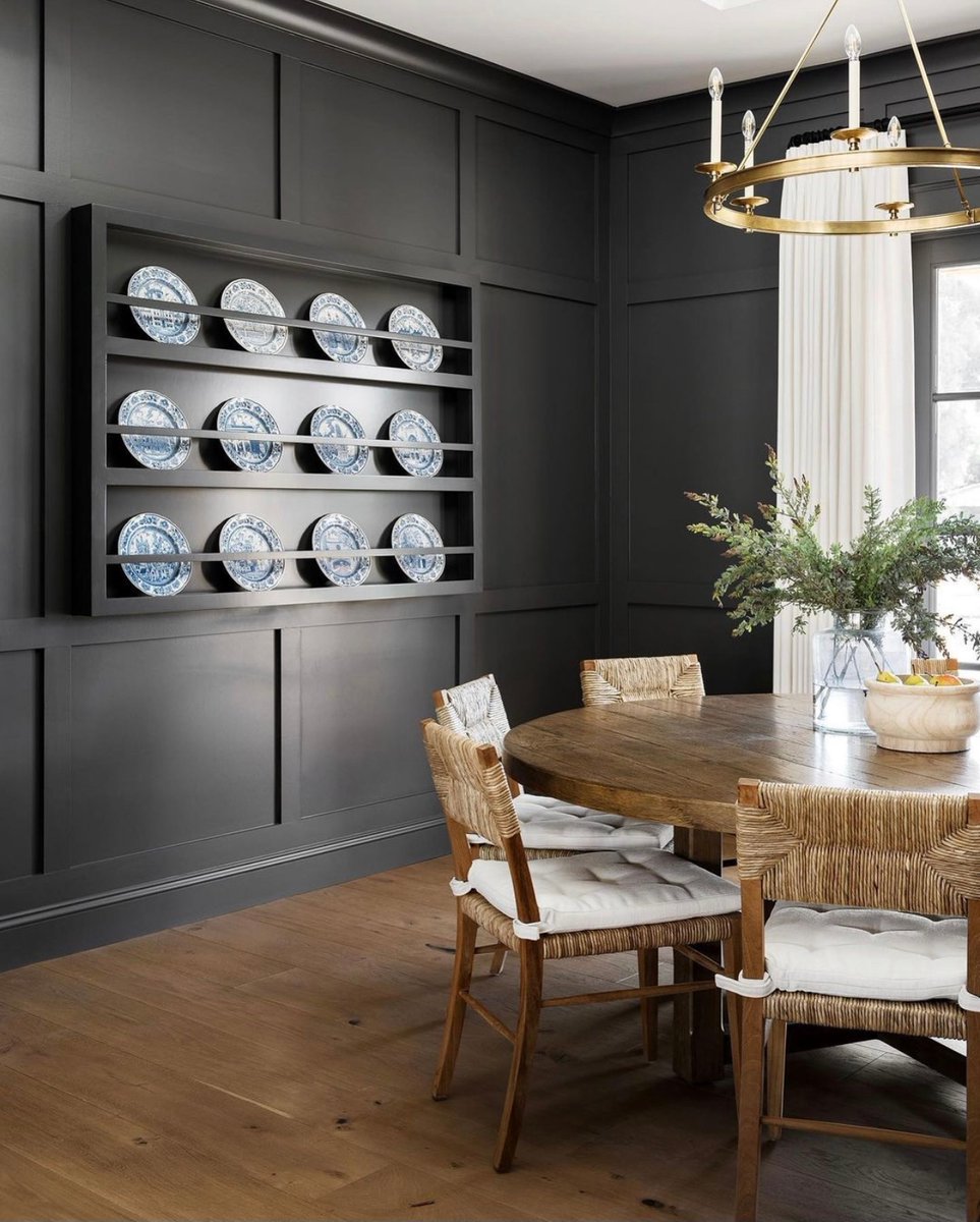 maygreyinterior's tweet photo. We can't resist! Every now and then we find the perfect setting for "bold and magnificent".. absolutely obsessed with a dark and toned accent wall, complete with moulding. This batten and board makes for an elegant and moody dining experience 💫
Design: @studiomcgee https://t.co/iY27HBMrwm