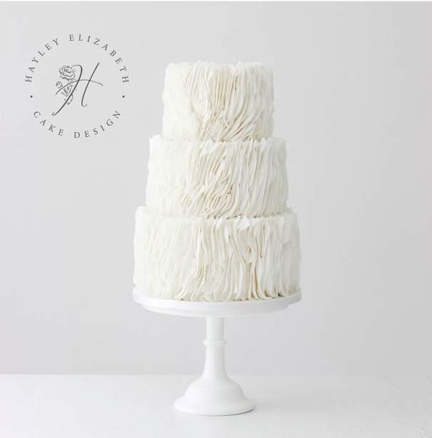 WandHmagazine's tweet photo. Layers upon layers π by @hayleyelizabethcakedesign
#cake #weddingcake #whiteweddingcake #weddingideas #weddinginspo #whitewedding #rufflesweddingcake #threetiercake #bride #wedding #engaged https://t.co/Q5CWOTwsdF