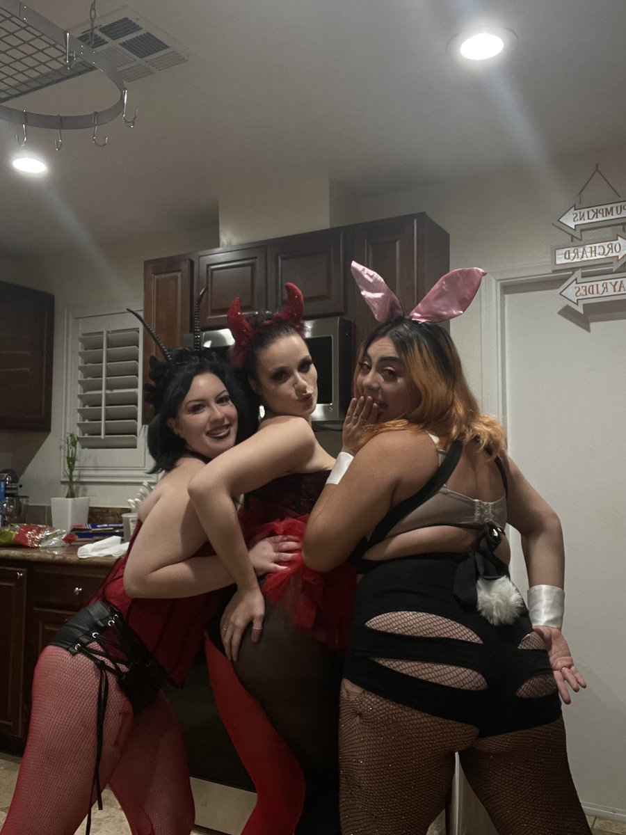 milindaao's tweet photo. #hallowekend was a blast w my lover boy & friends ❤️ https://t.co/ZcF1QTHWaU