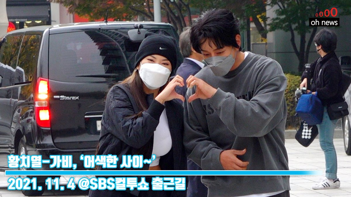 cbci_photo's tweet photo. 황치열-가비, ‘어색한 사이~’ (@SBS컬투쇼 출근길) [O영상] #황치열 #黄致列 #ChiyeulHwang #컬투쇼 #라치카 #가비 #스우파 https://t.co/ak1zPtrVLu 출처 @YouTube https://t.co/3PIrGIuFXI
