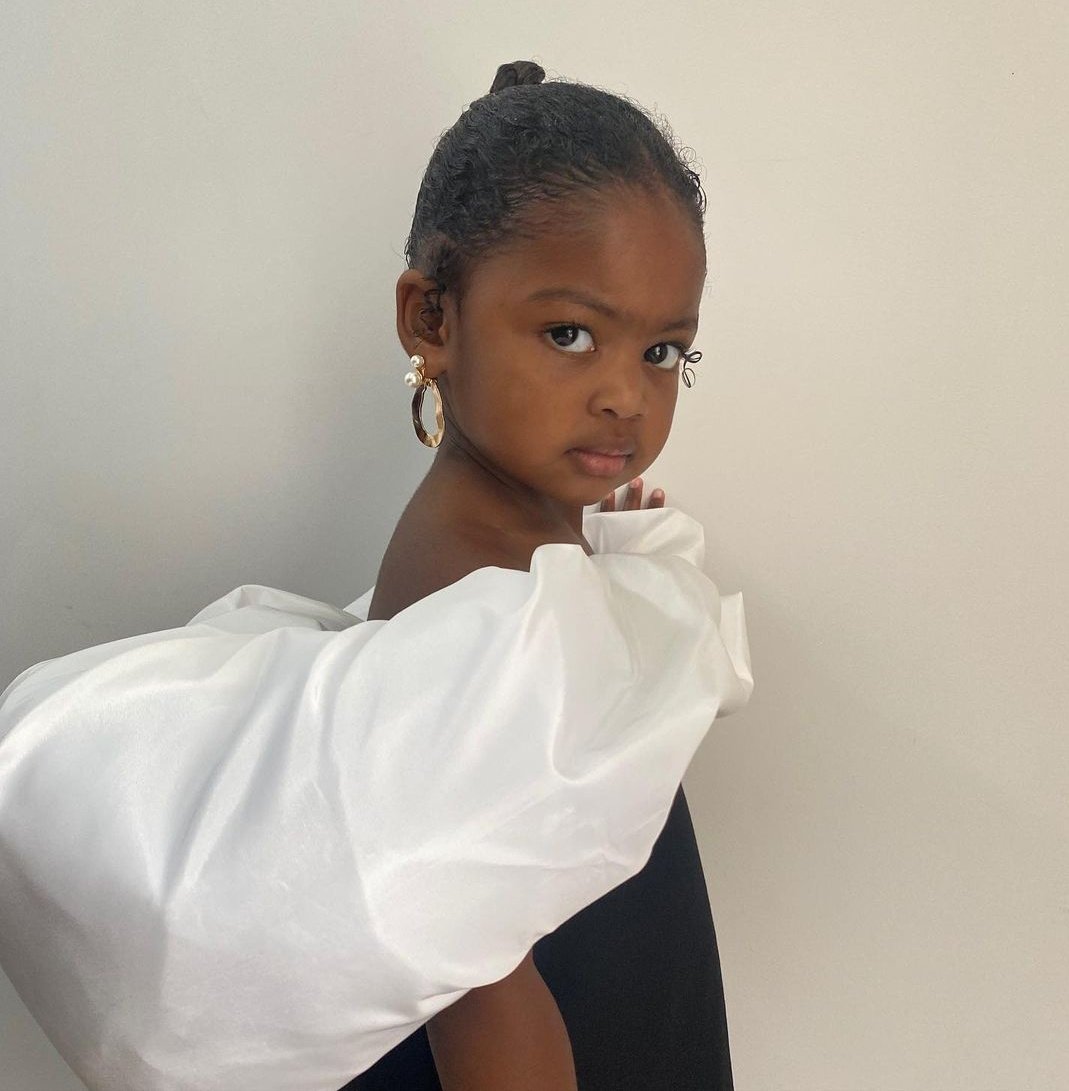 Bambina1908's tweet photo. So Everyone is now looking for Emmanuel π€·πΏββοΈoya face your frontπ Emmanuel must continue ghosting us till Friday πππΏ
#EmmaRose
#EmmanuelAt24 https://t.co/AiGeD1s87v