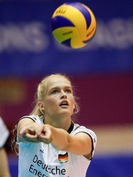 hourlyvolley's tweet photo. | Hanna Orthmann 🇩🇪
#Volleyball #Orthmann #Germany https://t.co/nfwRDsAa5q