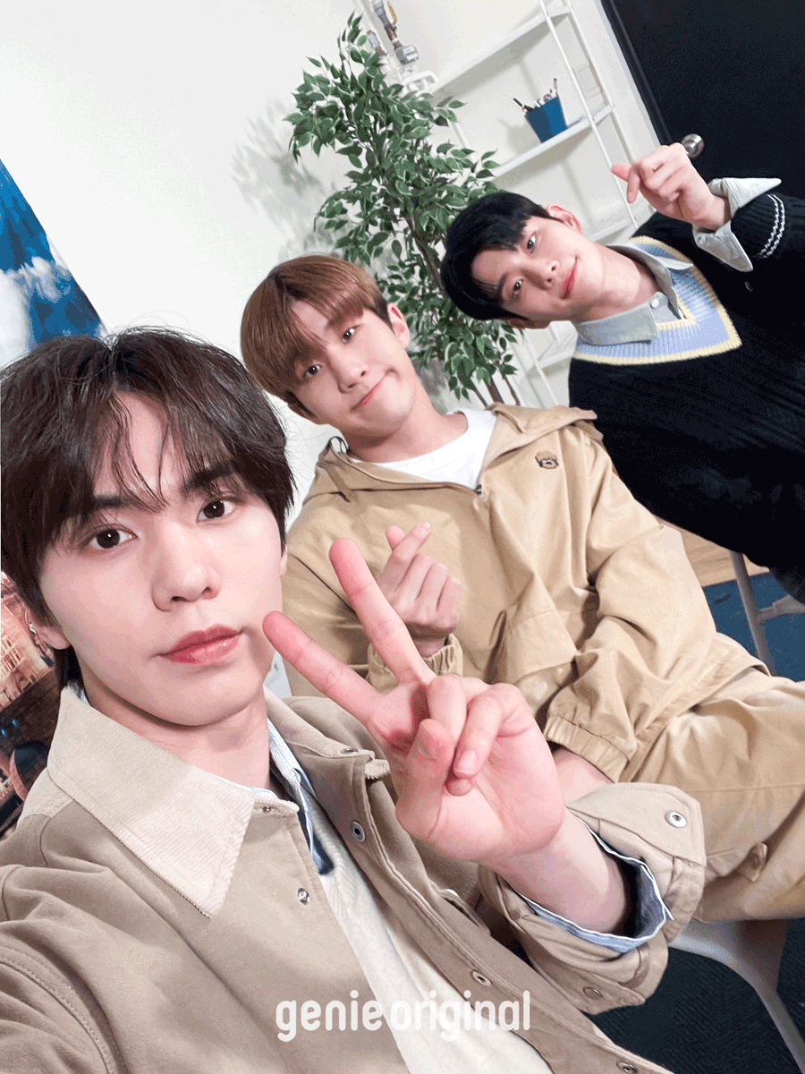 genieoriginal's tweet photo. [GUEST #ASTRO]  
로하 모두 소리지~~르지말고 박수쳐어어👏👏 코시국에 아스트로와 떠나는 런던(?) 여행💙 내일밤 만나요👋@ASTRO_Staff 

- 11/5 19:00 #혹캉스 EP 01 
- 11/9 19:00 #혹캉스 EP 02 

미리 구독/알림해두기👇
https://t.co/pRyGGeZf6z https://t.co/rDD0IBzOb6