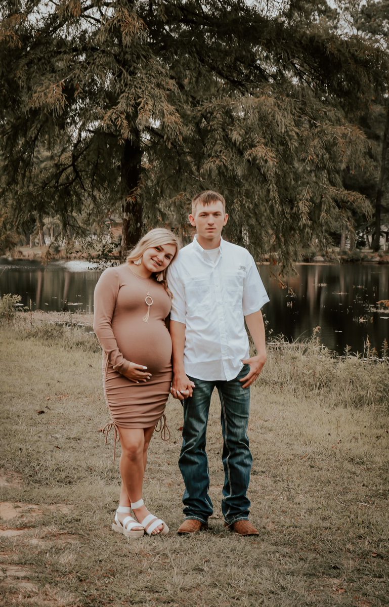 AlyssaRierson's tweet photo. 5 weeks left until we get to hold our baby boy 🤍 https://t.co/ro6e8KpFym