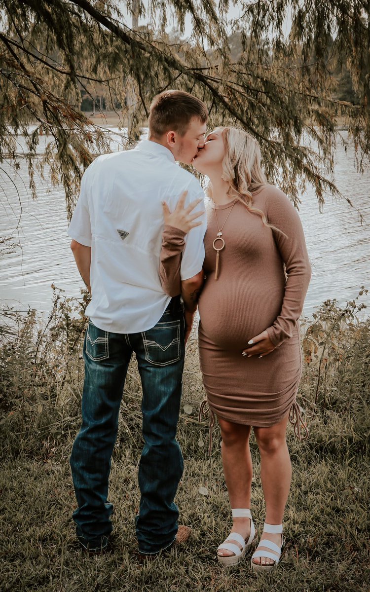 AlyssaRierson's tweet photo. 5 weeks left until we get to hold our baby boy 🤍 https://t.co/ro6e8KpFym