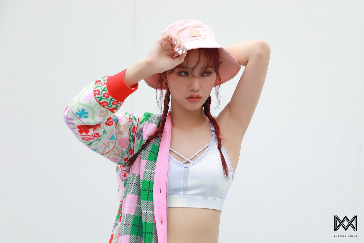 Arab1mimi's tweet photo. [ تحديث ] - 211004
موقع naver بصور لـ ميمي من كواليس جلسة تصوير مجلة Elle الكورية https://t.co/SNBEtgrOv0