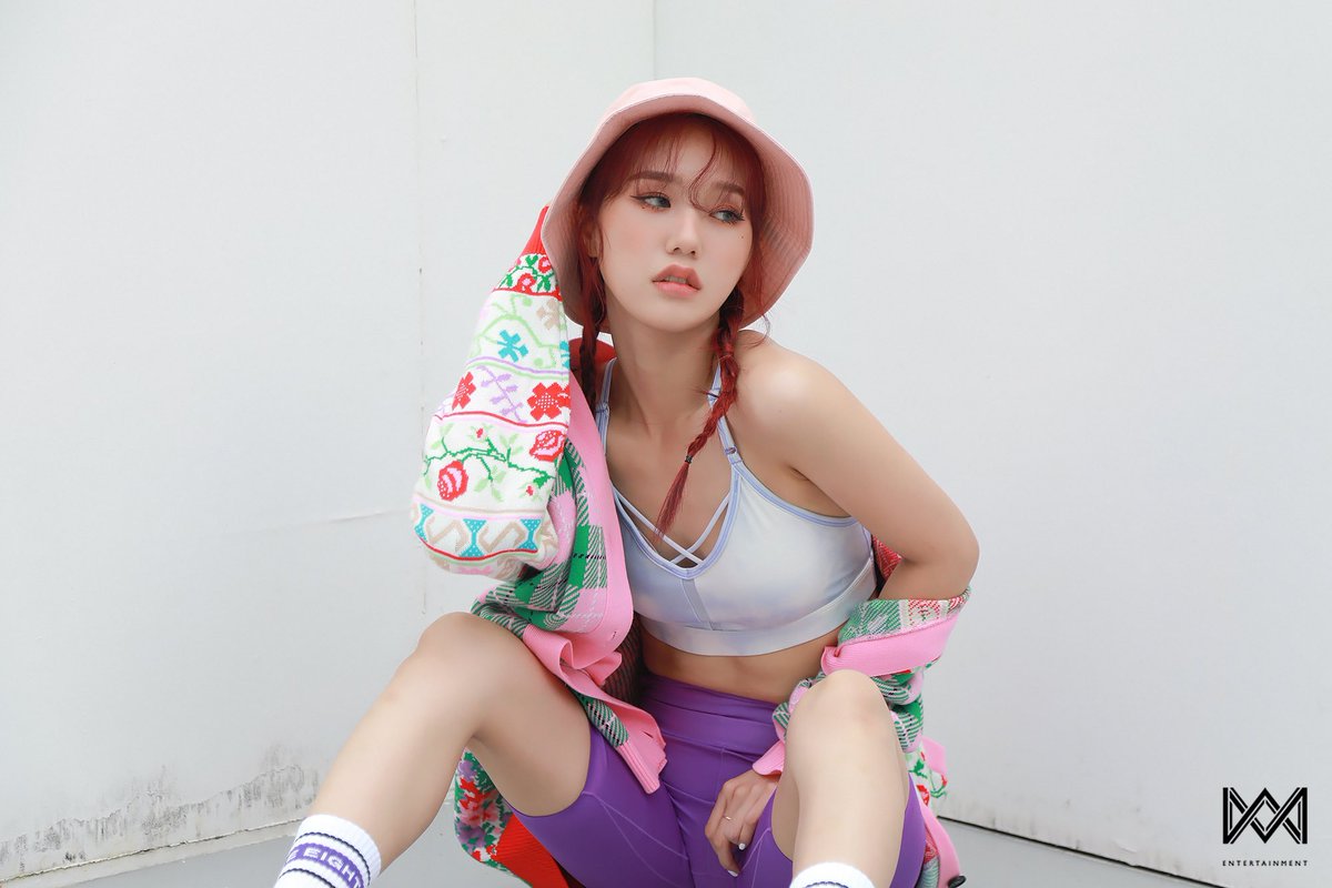 Arab1mimi's tweet photo. [ تحديث ] - 211004
موقع naver بصور لـ ميمي من كواليس جلسة تصوير مجلة Elle الكورية https://t.co/SNBEtgrOv0