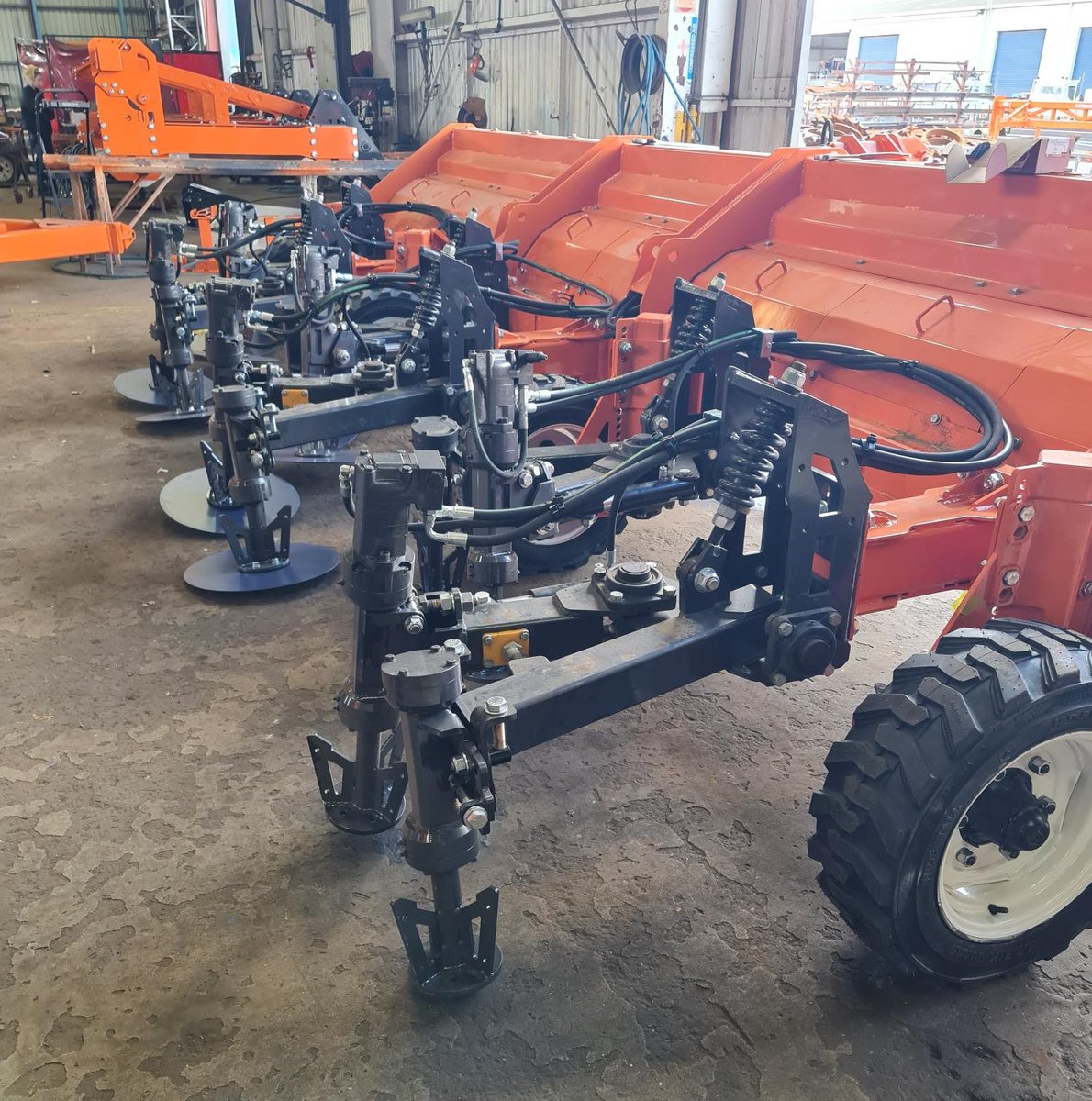 First rootcutter/mulcher combo machine for the Australian 2022 season is just being finished off in the shed... 💪
#cotton
