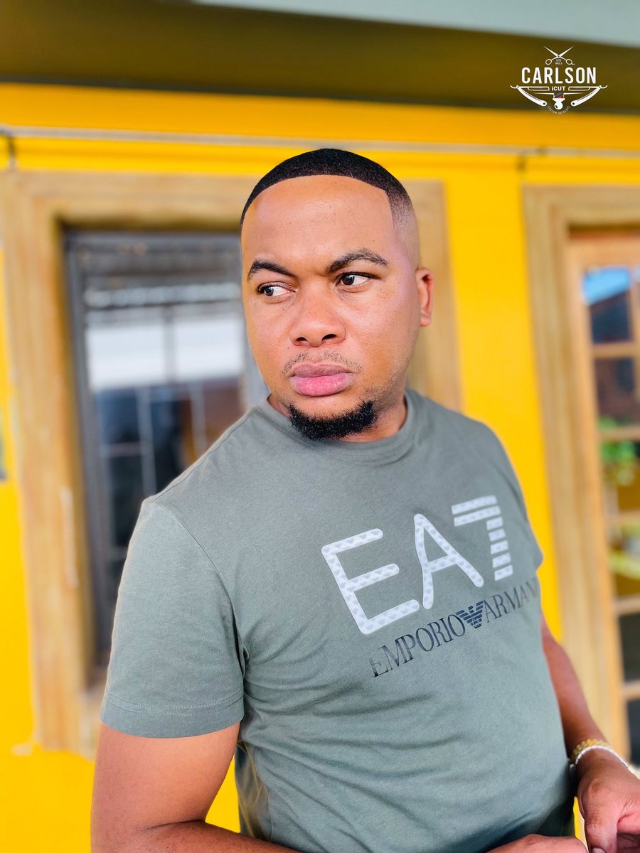 carlson_icut's tweet photo. Don’t forget to book your appointment with @carlson_icut 🔥💈👌🏾
#wahlpro #wahlpro #bumppatrolafrica #inecto #barber #lifestyle @wahlprof @Inecto_SA @BumpPatrol https://t.co/kwZLi3Y7Cs
