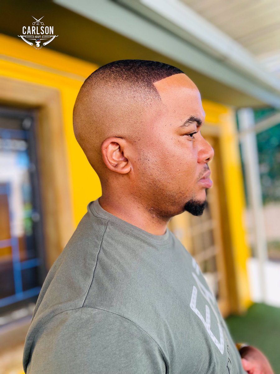carlson_icut's tweet photo. Don’t forget to book your appointment with @carlson_icut 🔥💈👌🏾
#wahlpro #wahlpro #bumppatrolafrica #inecto #barber #lifestyle @wahlprof @Inecto_SA @BumpPatrol https://t.co/kwZLi3Y7Cs