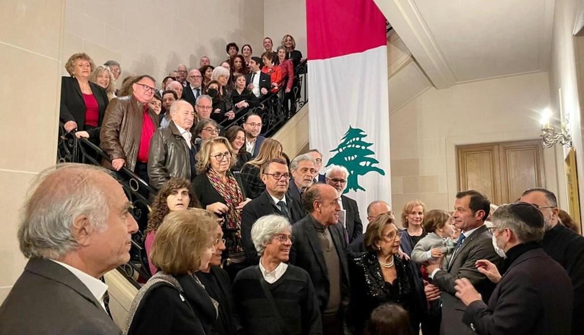 Annahar's tweet photo. ...ودخل يهود لبنان إلى "سفارتهم" في  باريس https://t.co/94XyBD71I4 https://t.co/QzQiX1WX0q