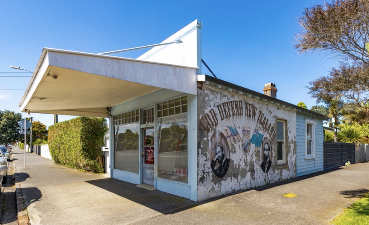 sellrealty's tweet photo. Just listed 290 Pt Chevalier Rd - the ultimate work from home, or redevelop the site https://t.co/Tapb3zJIqE https://t.co/eZbUAldgbW