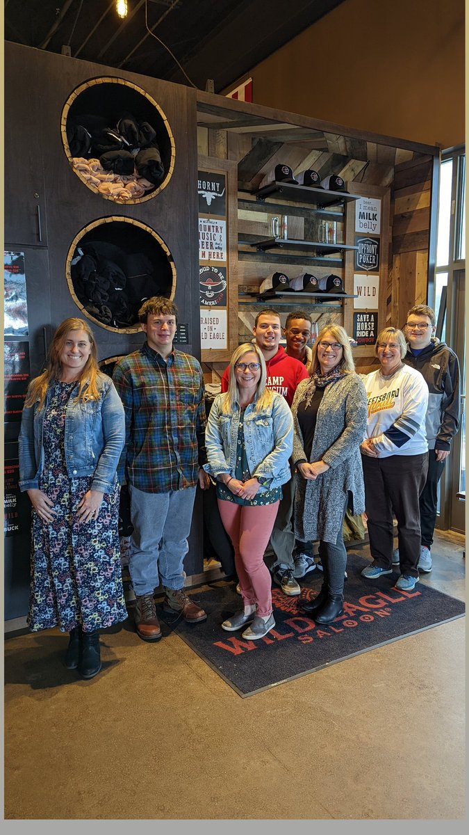 Mrs_Milton22's tweet photo. Met with these four 2021 SHS graduates for dinner and skeeball! We had a lot of fun catching up and look forward to our next adventure!🎳 #Room104 #Alumni #2021grads #realworldskills #functionalcurriculum https://t.co/PChfCKQEx4