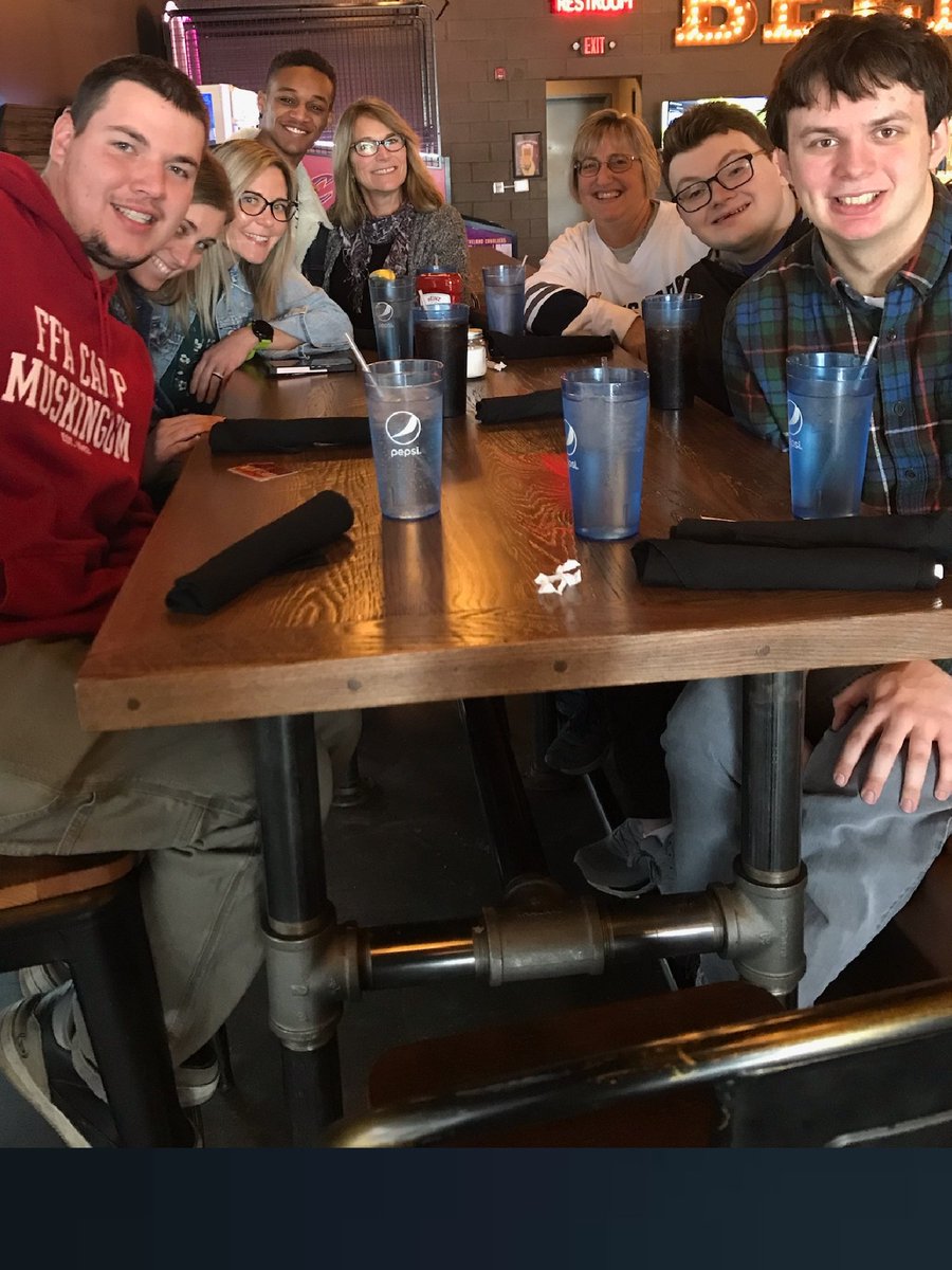 Mrs_Milton22's tweet photo. Met with these four 2021 SHS graduates for dinner and skeeball! We had a lot of fun catching up and look forward to our next adventure!🎳 #Room104 #Alumni #2021grads #realworldskills #functionalcurriculum https://t.co/PChfCKQEx4