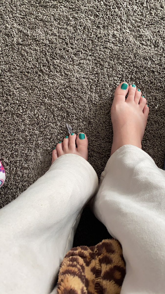 GoddessNicoleee's tweet photo. These pretty soles are ready for a sweet drain approach piggies 

Findomme foot fetish cute toes https://t.co/V2AodNITDR