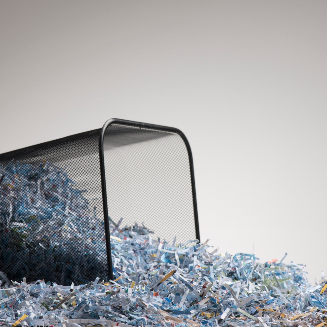 MerlinShredding's tweet photo. A friendly reminder: do NOT throw your paper shreds in the recycle bin! This jams up machines at the recycling facilities. Opt for a garbage bin instead. (Or, let your kids use them for a craft project!)
#hometips #diy #papershreds #recyclingtips  #recycle https://t.co/ypvxM7rfO1