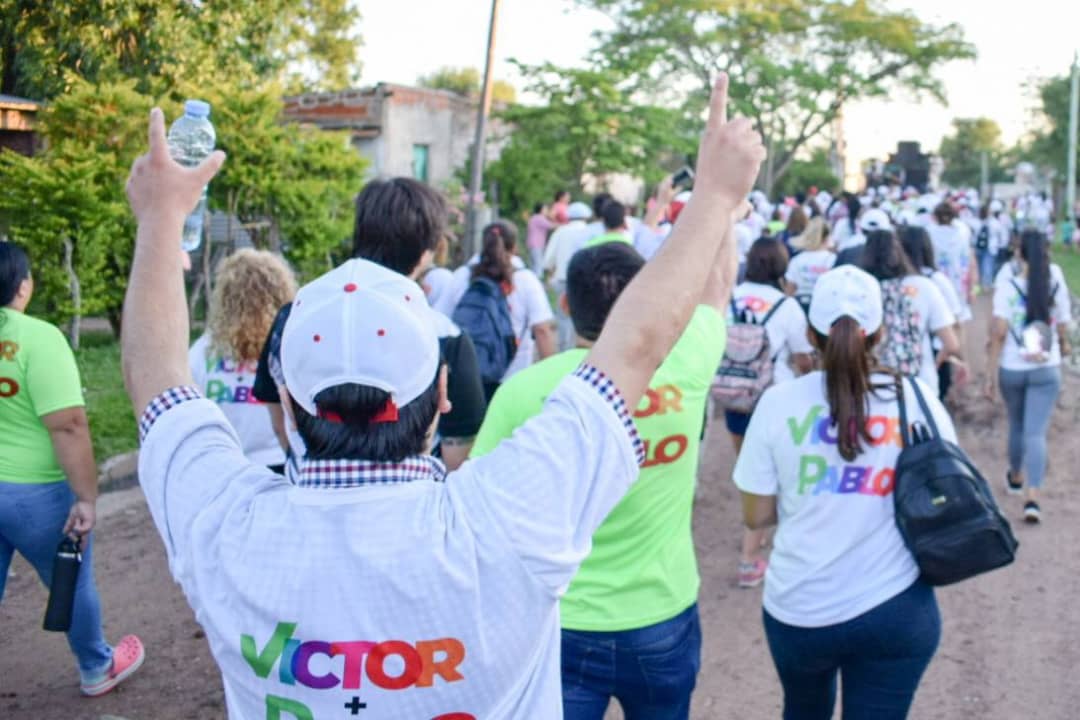 Pablo_romerook's tweet photo. ¡MÁS PREPARADOS QUE NUNCA PARA SER LA PRÓXIMA GESTIÓN! 🙋🏻‍♀️🙋🏻‍♂️ con cariño, fuerza y energía, copamos las calles de Mercedes 🙌🏼 y estamos convencidos que somos LA MEJOR OPCIÓN PARA EL FUTURO DE MERCEDES 💪🏼 #VamosConstruyendoFuturo https://t.co/uoCe9EJQIU