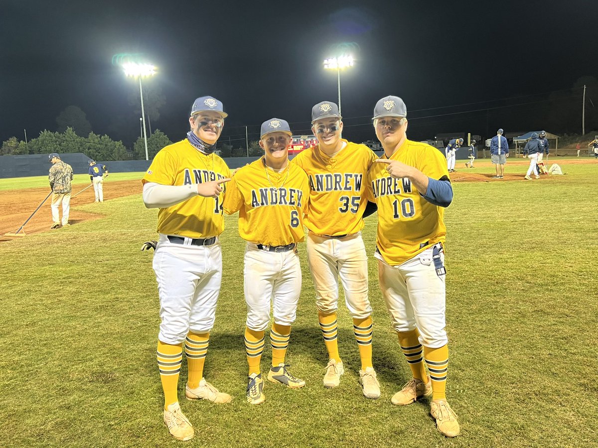 Buttercups on top, way to end the fall 🧹 <a href="/JakeBudyka/">Jake Budyka</a> <a href="/AndrewTigersBSB/">Andrew College Baseball</a>