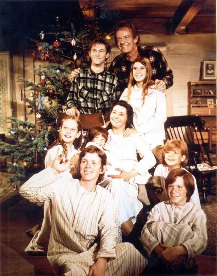 BYoungWeb's tweet photo. Side-by-side of The Waltons Homecoming casts. Strongly considered drawing Ben Walton in the new cast photo. 🤣 #WhereDidBenGo https://t.co/Ok4mdusLGo