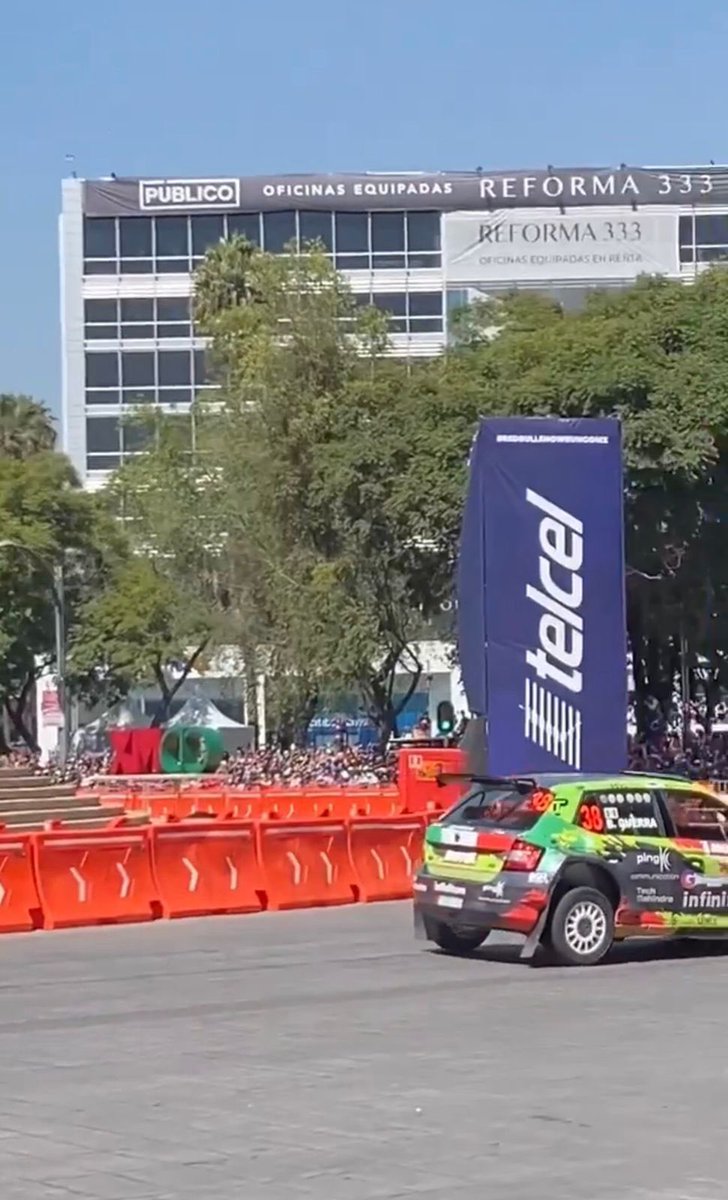 jonathanhdez13's tweet photo. . @Telcel @escuderiatelmex @infinitum #RedBullShowRunCDMX  #TeamChecoRedBullShowRun https://t.co/vJsUQboGnt