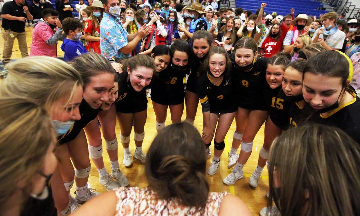 acphoto22's tweet photo. @tboltsvb 4A Sectional Champions! 
A loud and supportive student section did their part in helping the Bolts to win in 2. 
@vjabolts https://t.co/Z1tiFAx6KJ