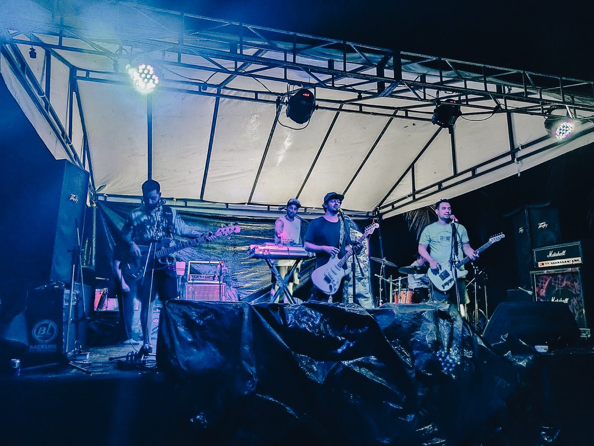 sur_pacifico's tweet photo. Que parche el @sambe_rockfestival playa, nuevos parceros y muy buenas bandas que tenemos en Nuestro Medallo.🌴🏄🏽♂️🤘🏼
Ya estamos esperando la siguiente versión, gracias a todos los que lo hicieron posible.🙏
#welcometomedellinsouthbeach #reggaemusic #dub #reggaecolombia #sambe https://t.co/Anbz6JrHUs