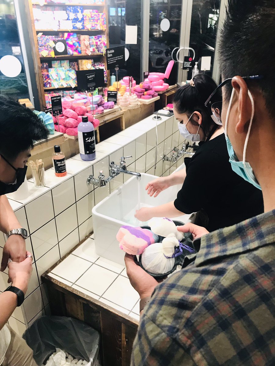 MissGandaKris's tweet photo. Jay &amp; his BF buying bath bombs together @lushcosmetics 🤍 #itscute https://t.co/VgVzEAbSqX