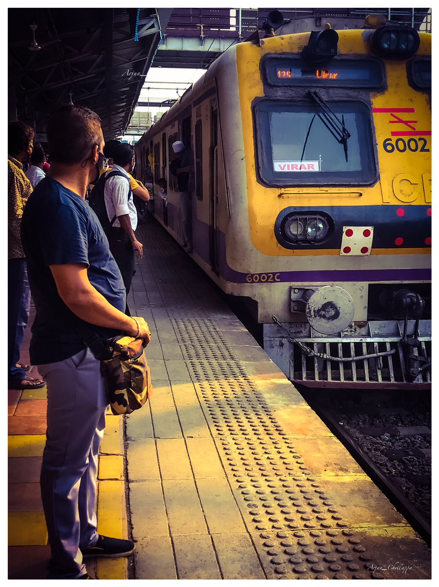 ArjunChellappa's tweet photo. #mumbaikar #lifelineofmumbai❤️ #ontrack #mumbailocaltrain #backtoroutine #travelbytrain🚂 #churchgatetovirarlocal #passionaboutphotography #shotoniphone #iphonecapture #photographylover #momentcaptured #waitformumbailocal #edit #photoshopexpressapp #photoshopexpressyourself https://t.co/5DH5rl6ukD